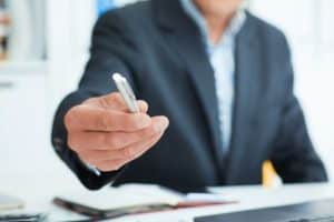 Should You Accept A Personal Injury Settlement or Go to Trial?