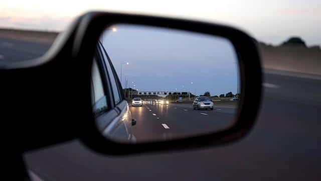 blind spot in car mirror